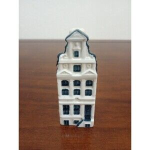 KLM Blue Delft BOLS House #69, 2010. Empty.